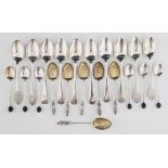 A set of six Edwardian old English pattern silver teaspoons, W S Savage & Co, Sheffield 1904, each