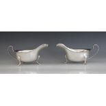 A cased pair of George VI silver sauce boats, Emile Viner Sheffield 1947, each of typical form