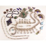 A selection of silver and white metal jewellery, to include a Mexican malachite set silver suite,