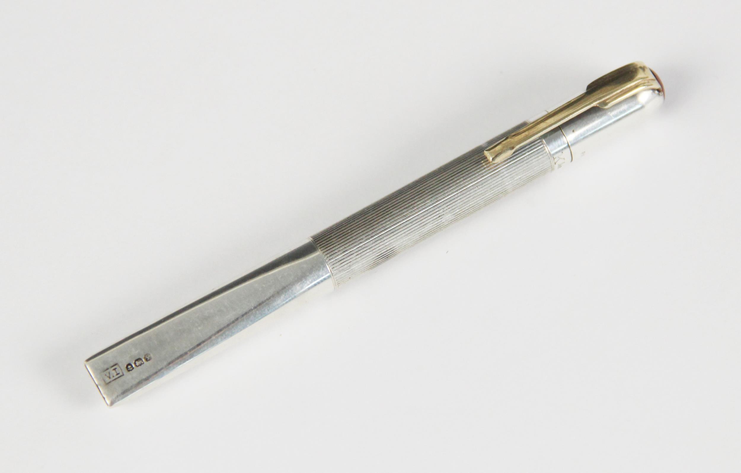 A George VI silver propelling letter opener, Vernon Industries, Birmingham 1948, with reeded - Bild 2 aus 3