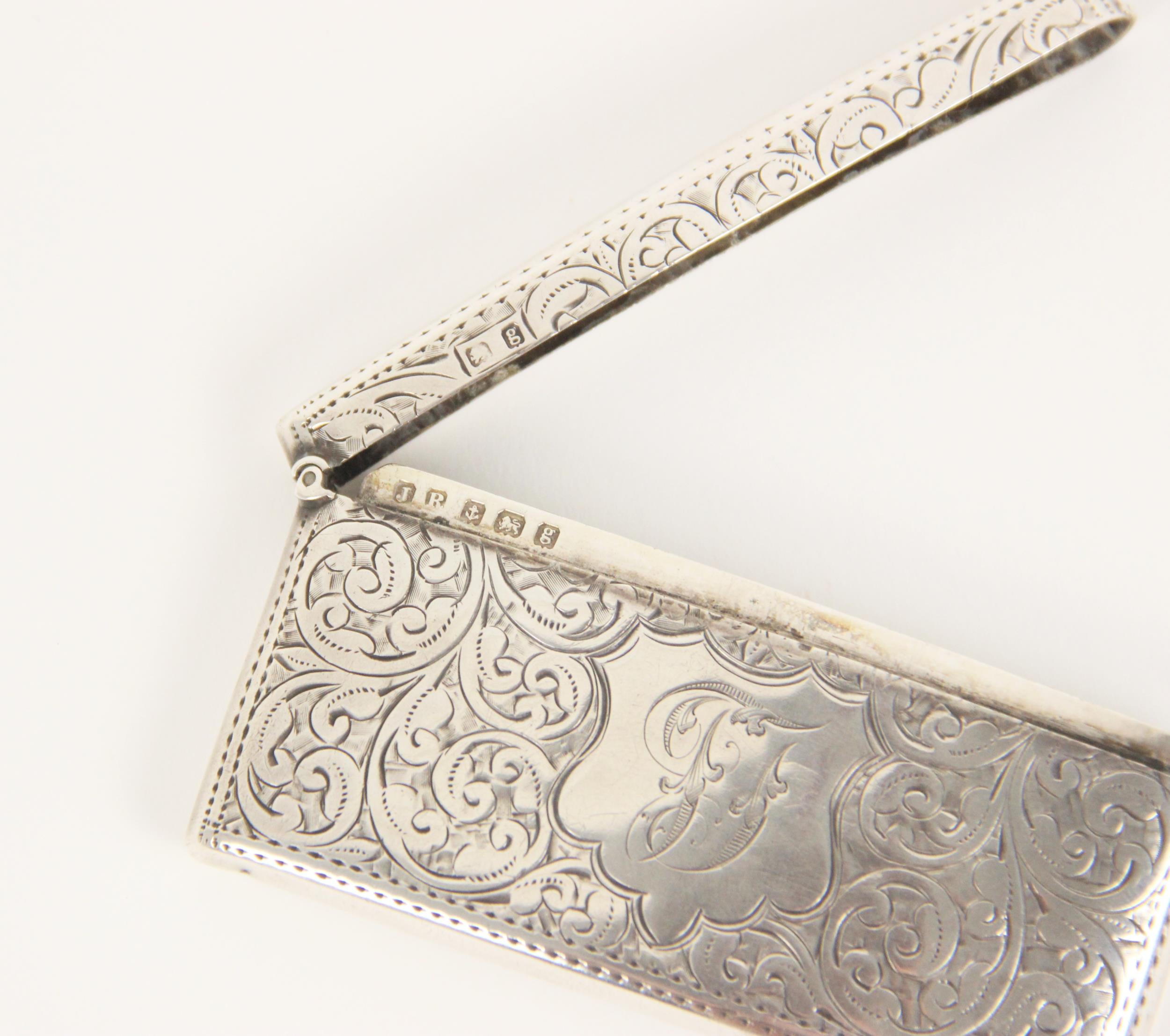 An Edwardian silver calling card case, John Rose, Birmingham 1906, of curved rectangular form with - Bild 2 aus 2