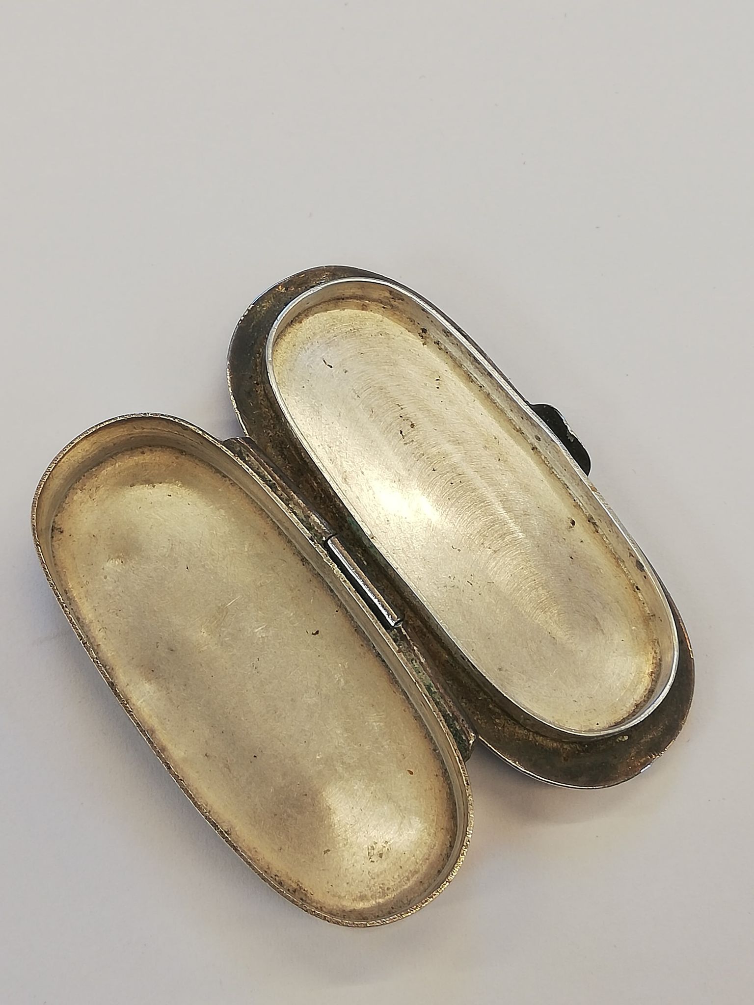 A George III silver vinaigrette, Joseph Willmore, Birmingham 1805, of plain polished rectangular - Bild 3 aus 16