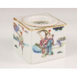 A Chinese famille vert porcelain inkwell and cover, early 20th century, Tongzhi iron-red seal