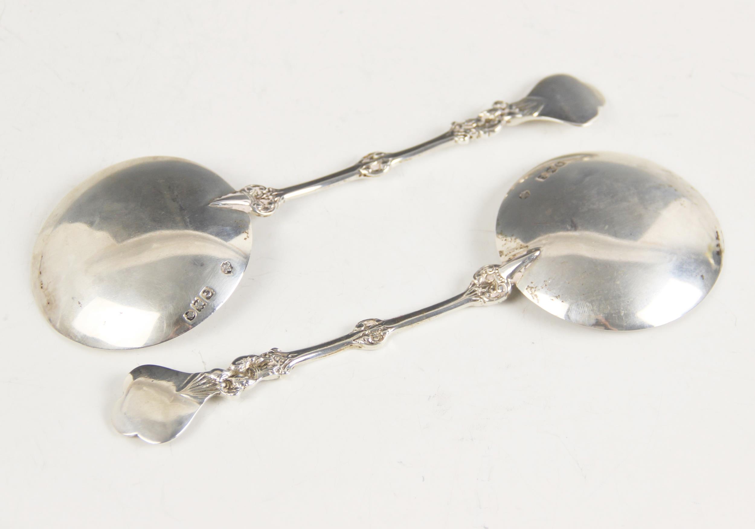 A pair of late Victorian silver serving spoons, each with plain polished silver bowls upon knopped - Bild 2 aus 2