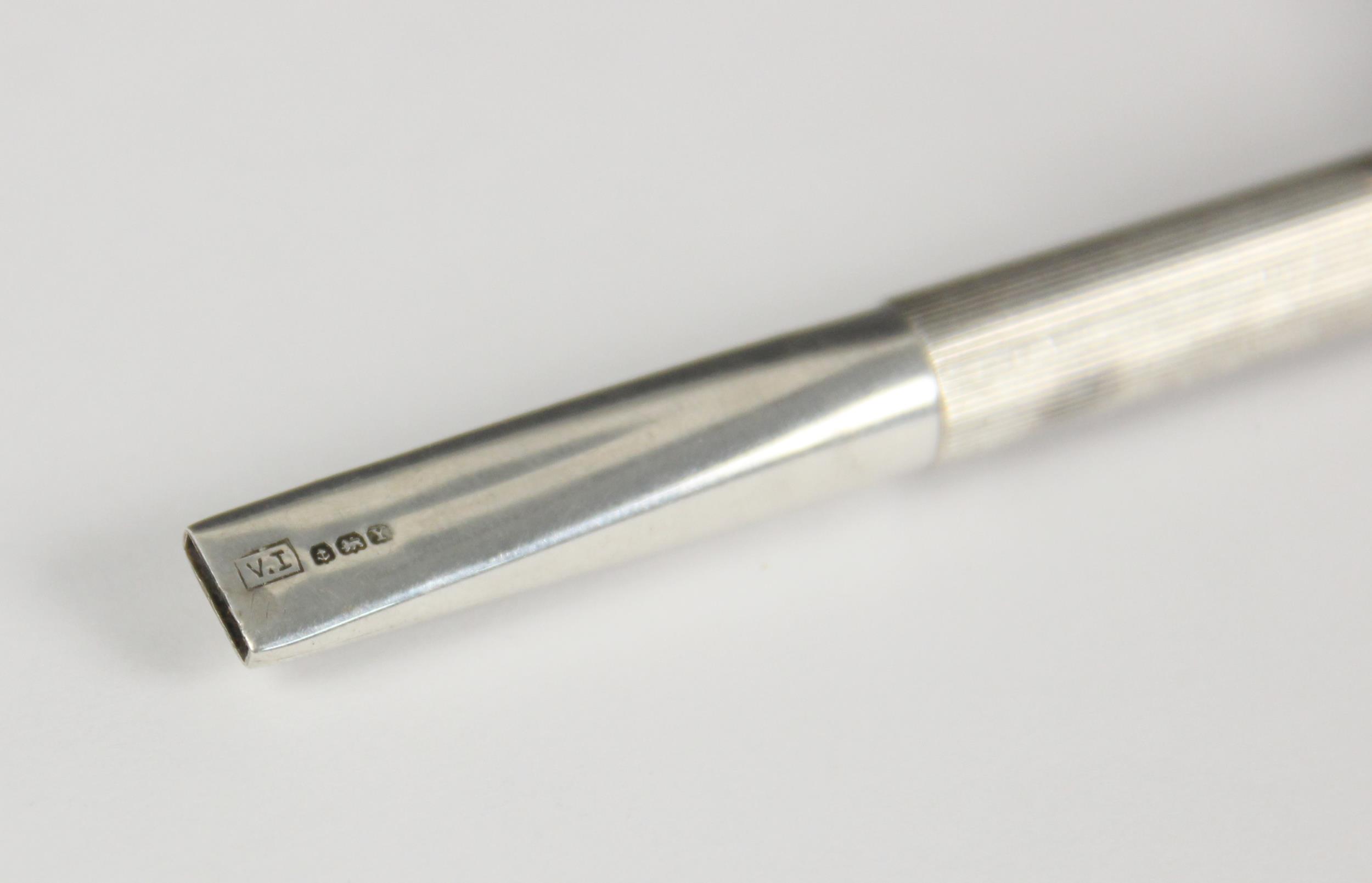 A George VI silver propelling letter opener, Vernon Industries, Birmingham 1948, with reeded - Bild 3 aus 3