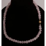 Rose quartz necklace with gold lock