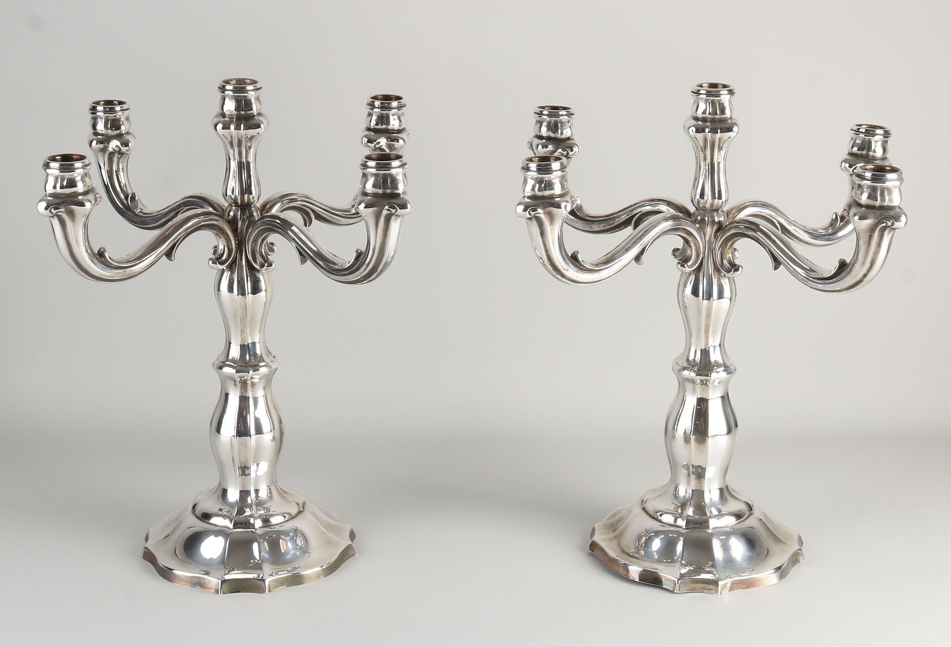 Set silver candlesticks