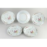 Five 18th century Chinese Family Rose plates Ø 22.8 cm.
