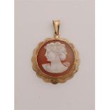 Gold pendant with cameo