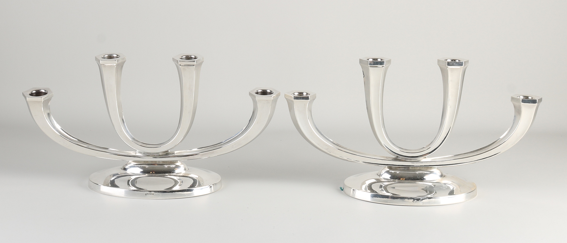 Set silver candlesticks