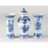 Three-piece 18th century Chinese garniture, H 11 - 14 cm.