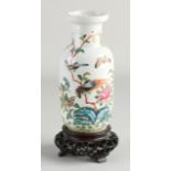 Antique Chinese Family Rose vase, H 14.5 cm.