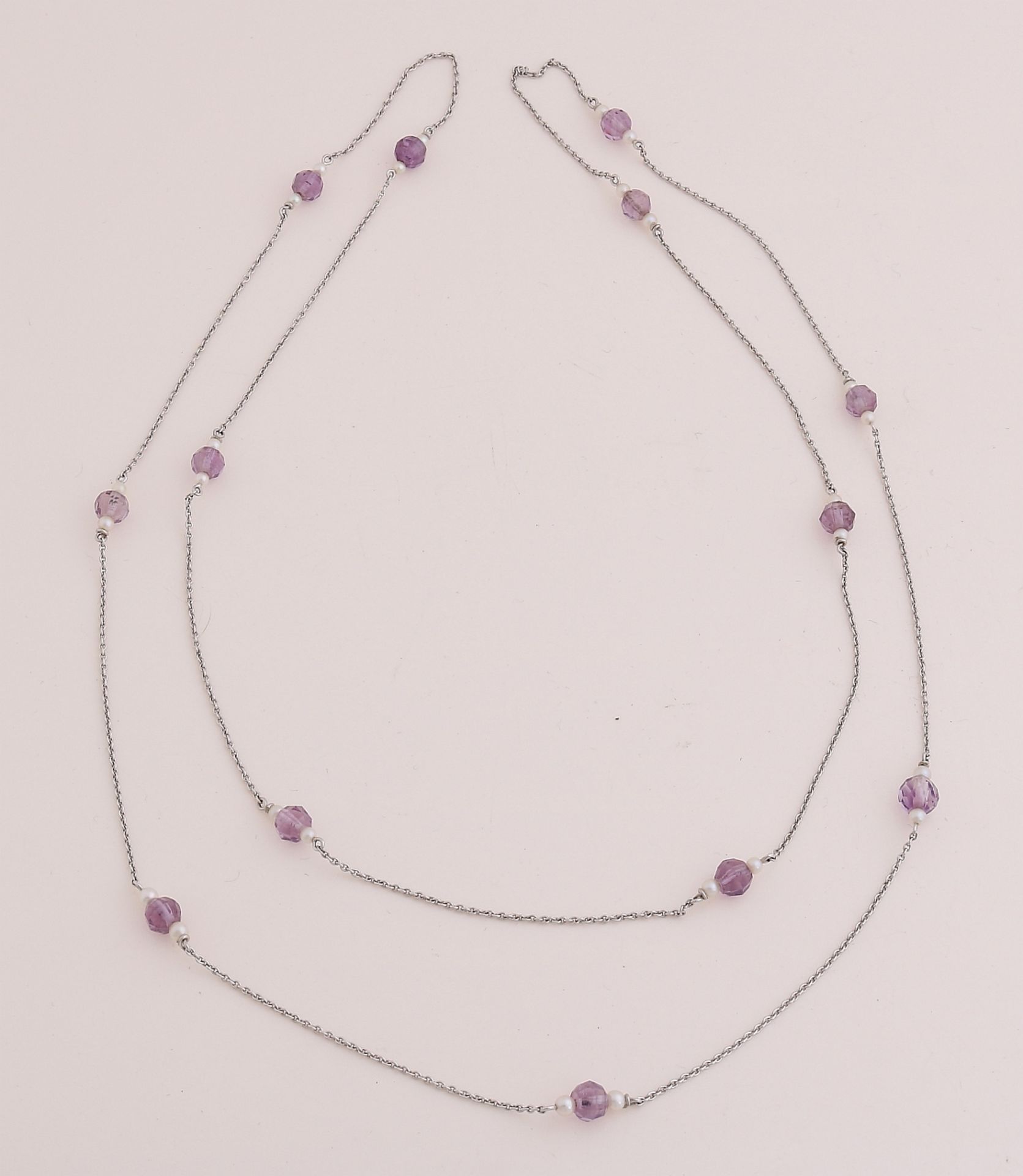 White gold necklace with amethyst
