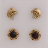 2 pairs of gold earrings