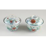 Two Chinese lidded bowls Ø 11 cm.