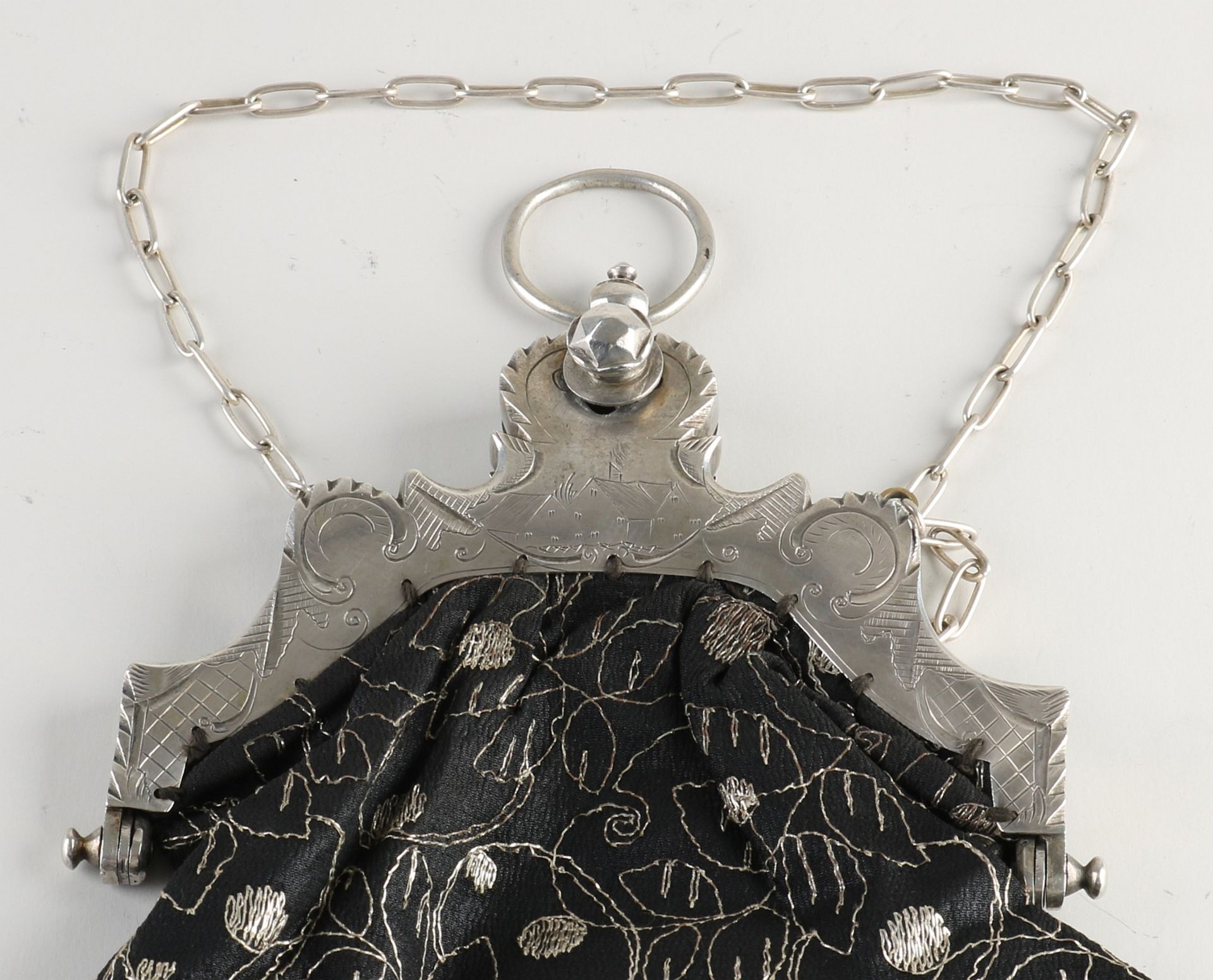 Bag with antique silver bracket. - Bild 2 aus 2