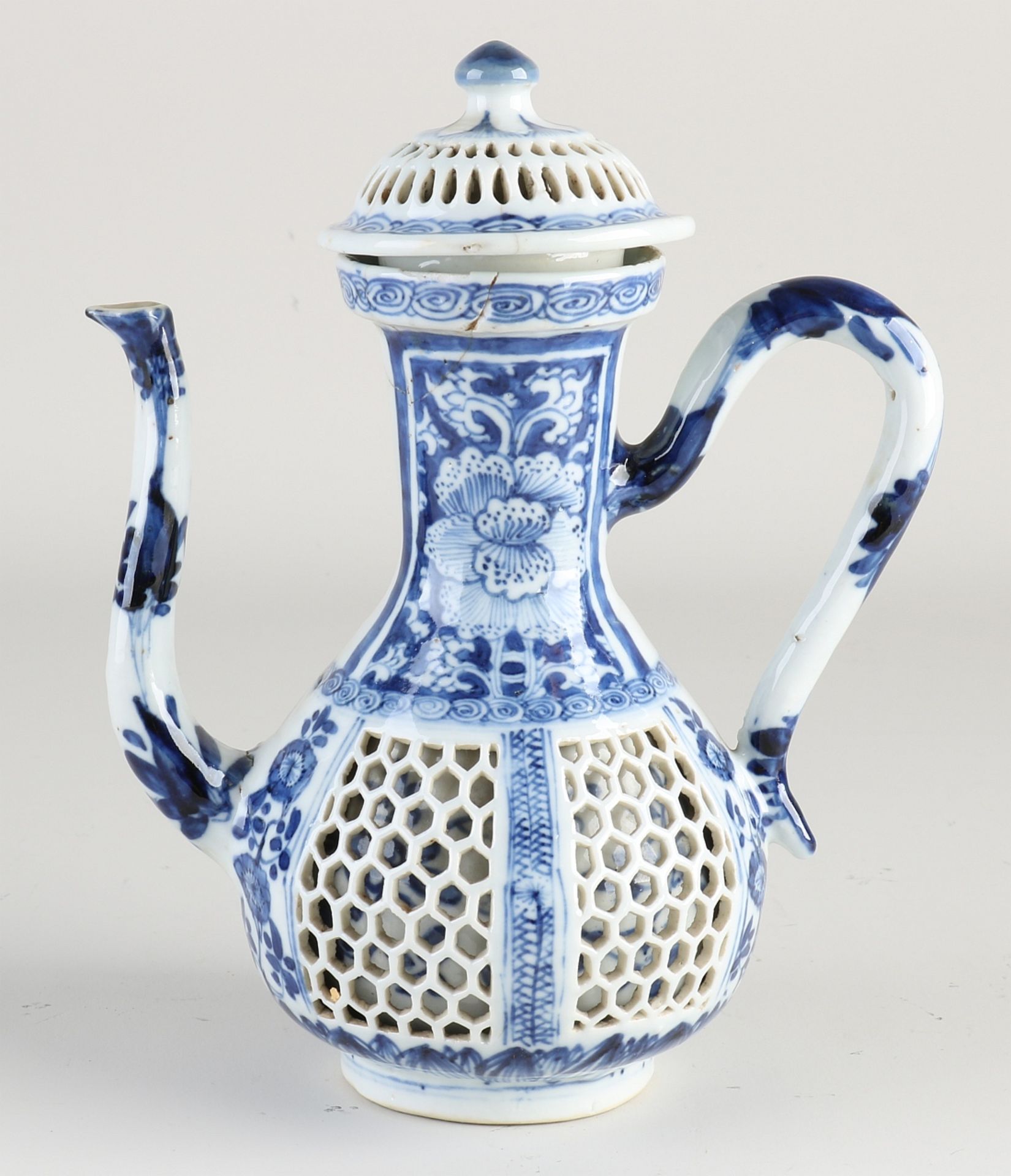 Rare 17th century Chinese jug - Image 2 of 3