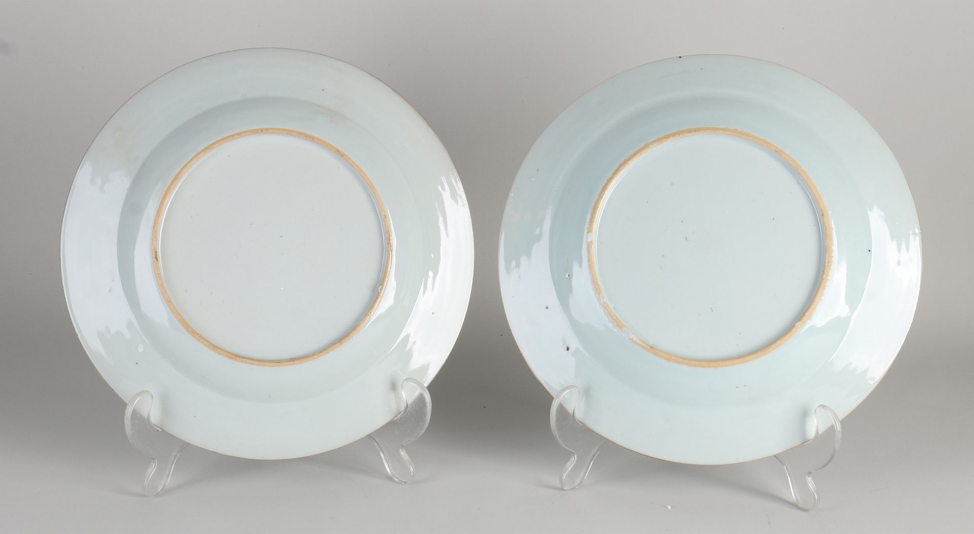 Two Chinese plates Ø 22.6 cm. - Bild 2 aus 2