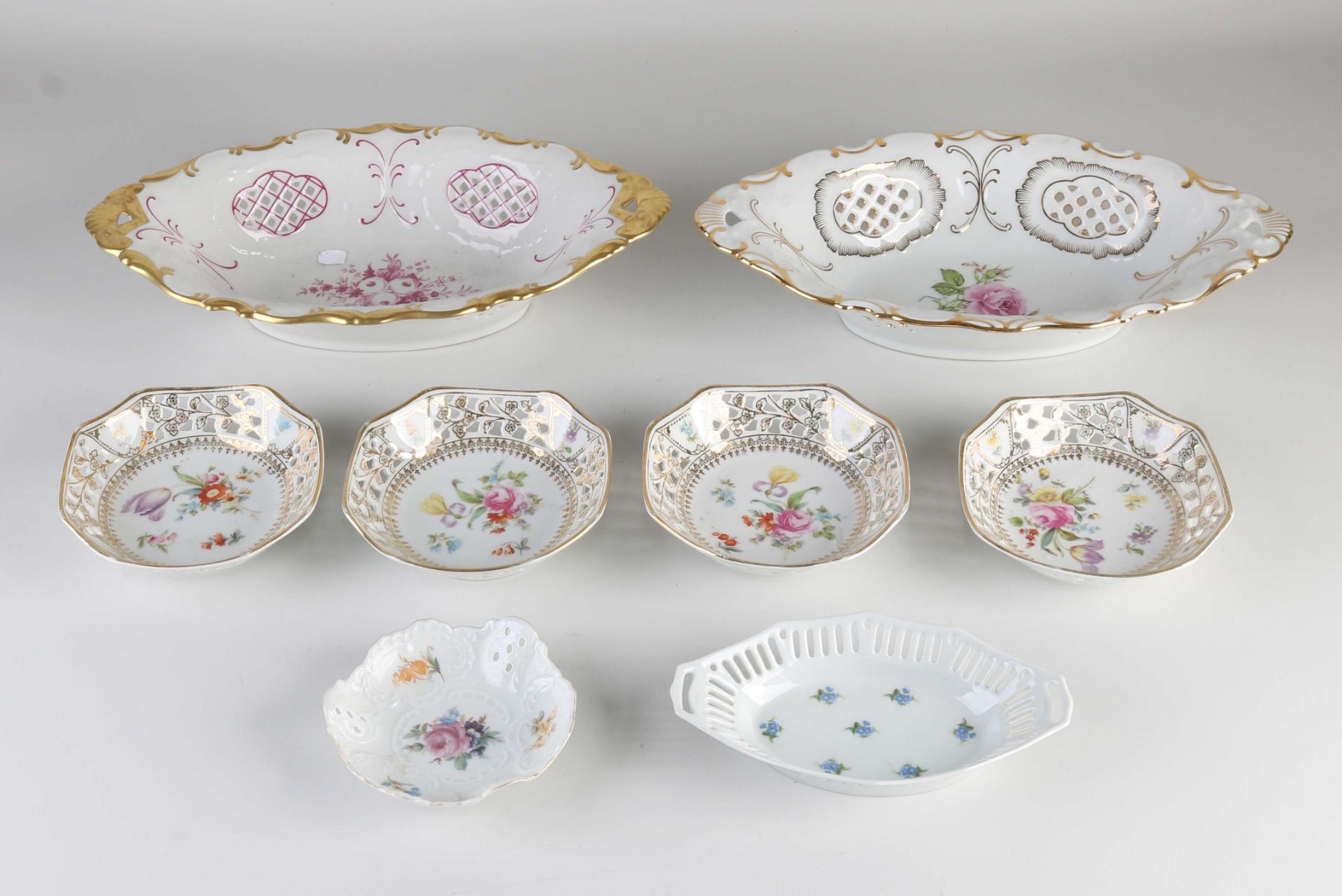 Lot of various porcelain (8x)