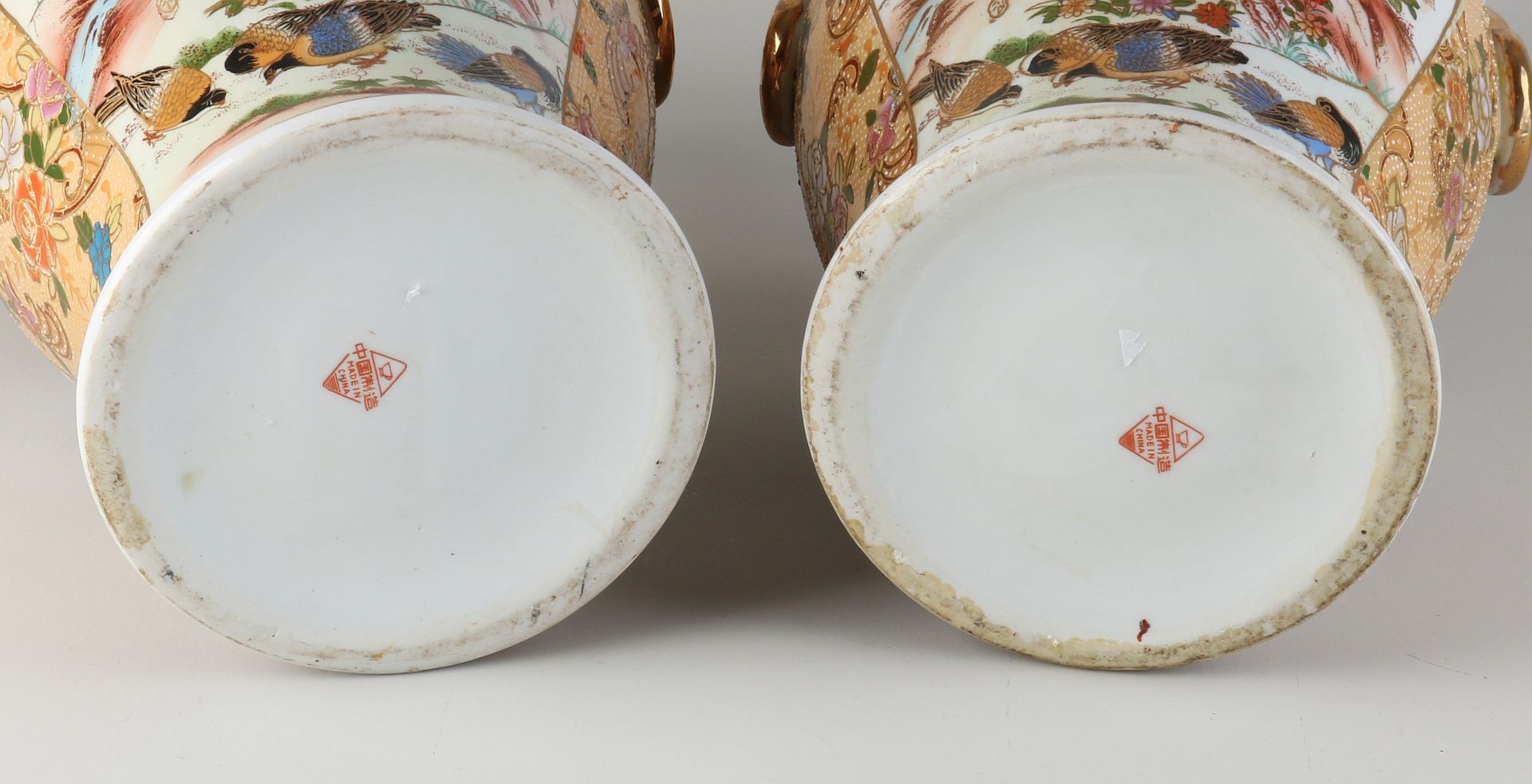 Two Chinese vases, H 36.5 cm. - Bild 2 aus 2