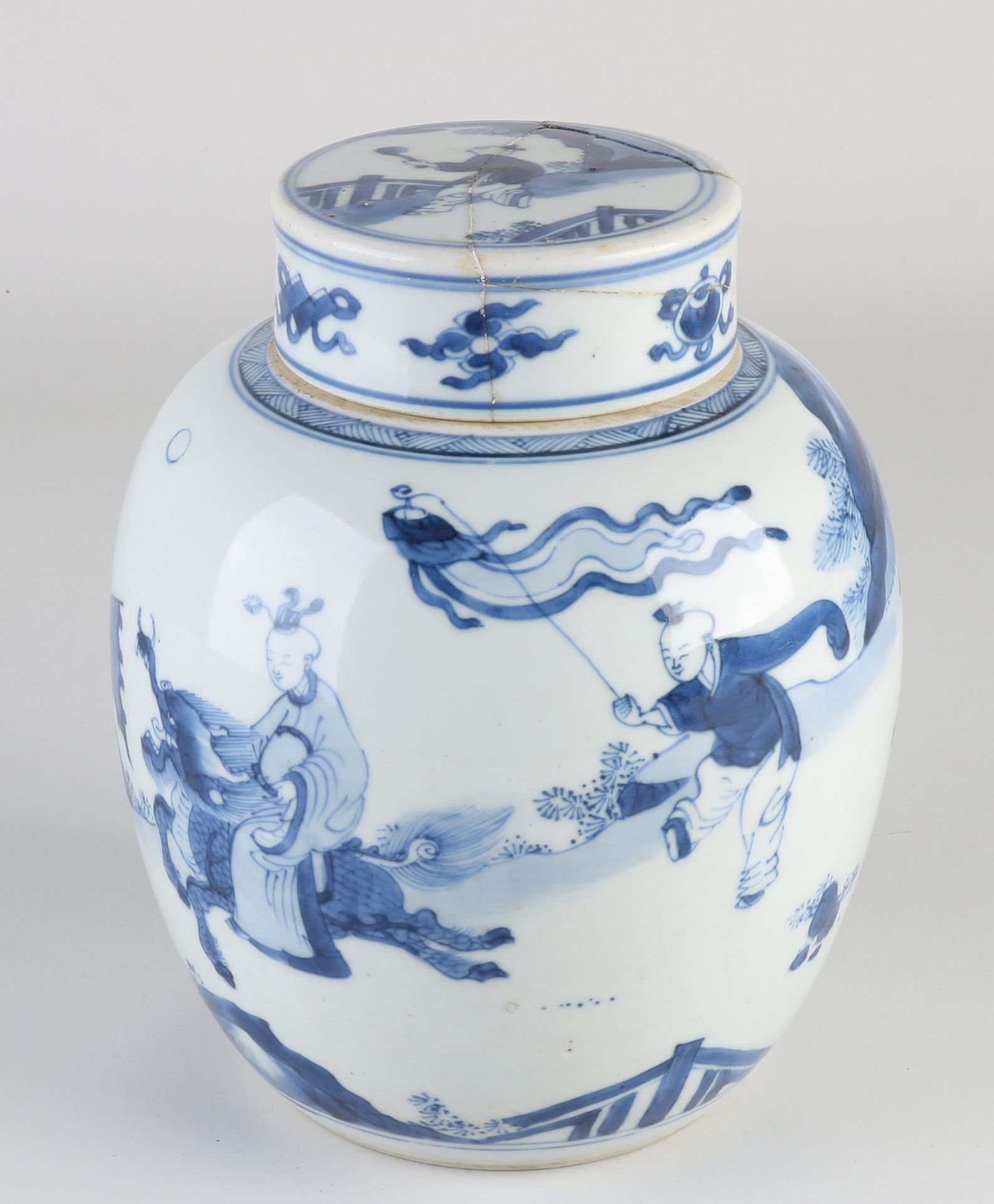 18th century Kang Xi ginger jar Ø 16 cm.