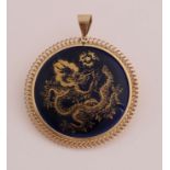 Gold brooch/pendant with Meissen