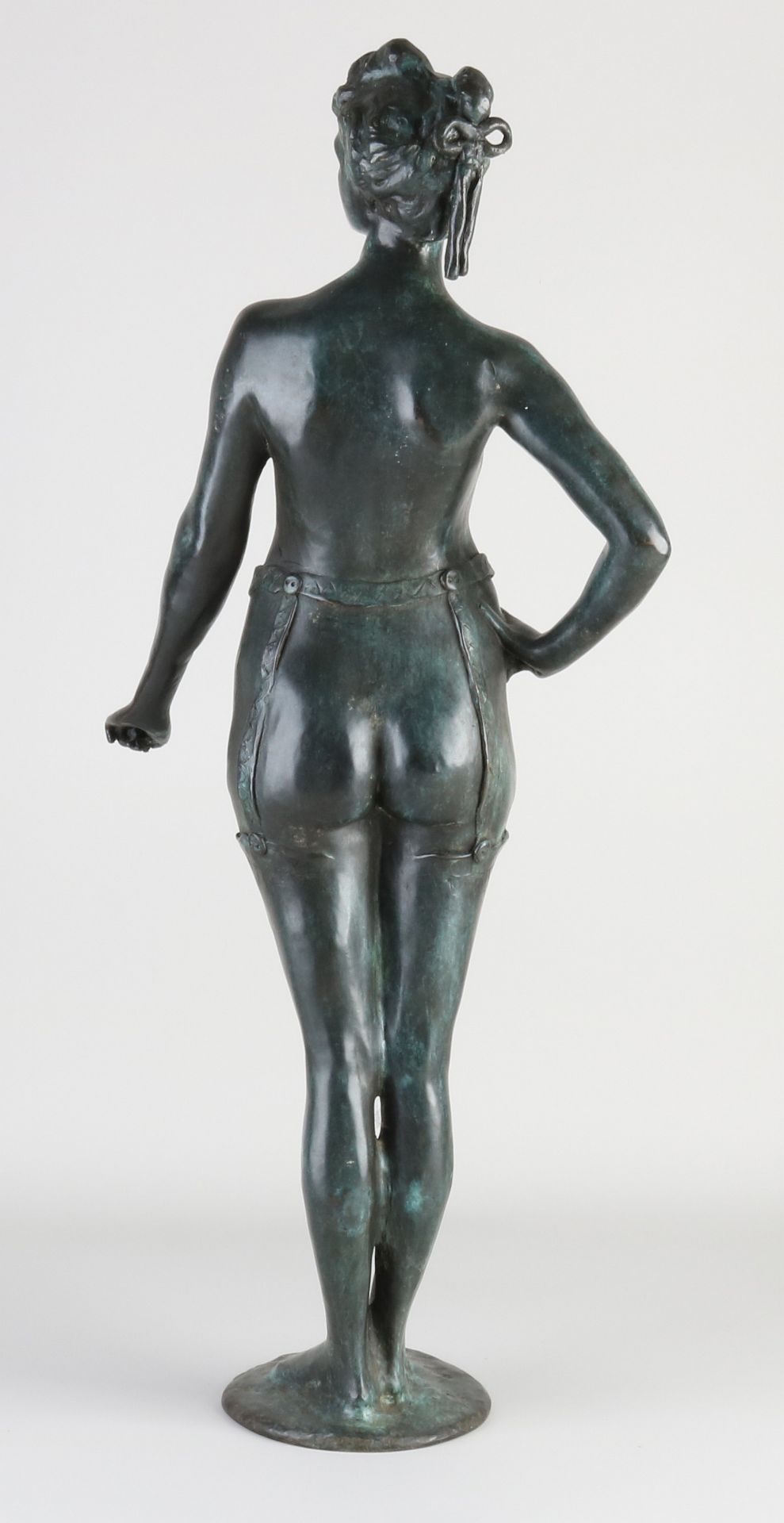 Bronze figure, Lady with suspenders - Bild 2 aus 2