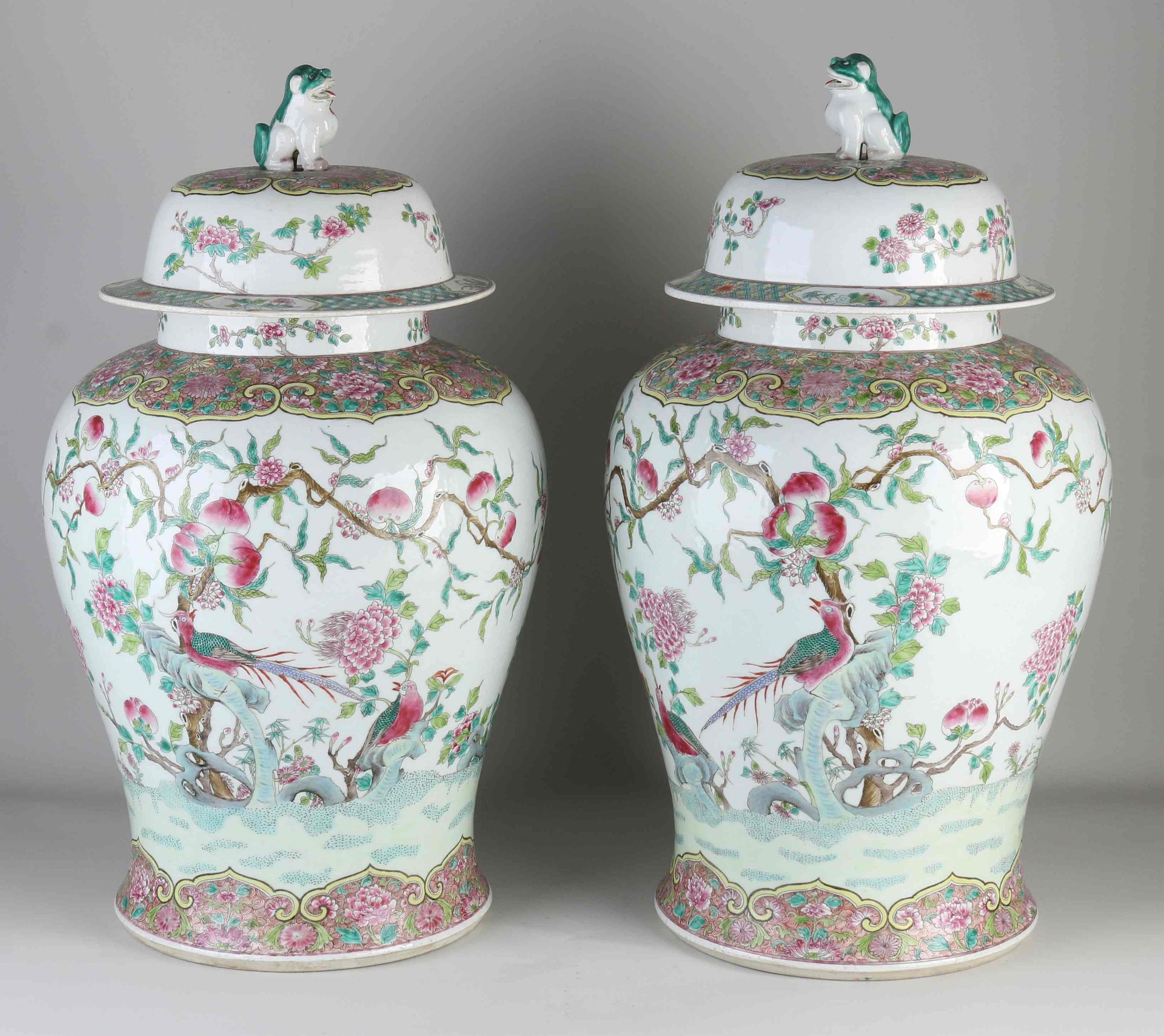 Two large Chinese Family Rose vases with lids, H 56 cm.