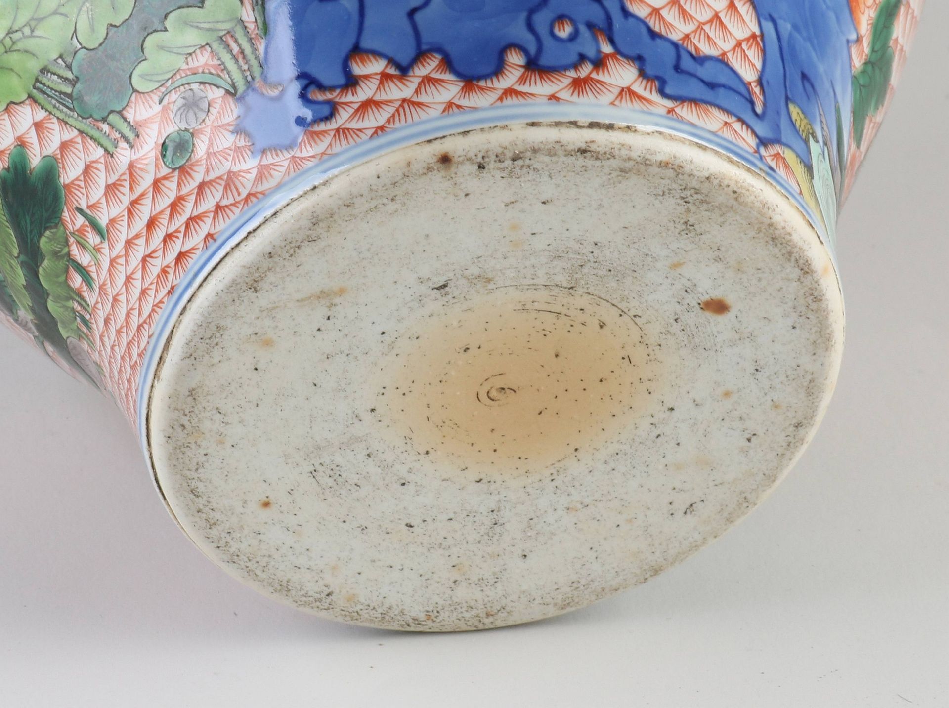 18th century Chinese lidded pot, H 36 x Ø 24 cm. - Image 3 of 3