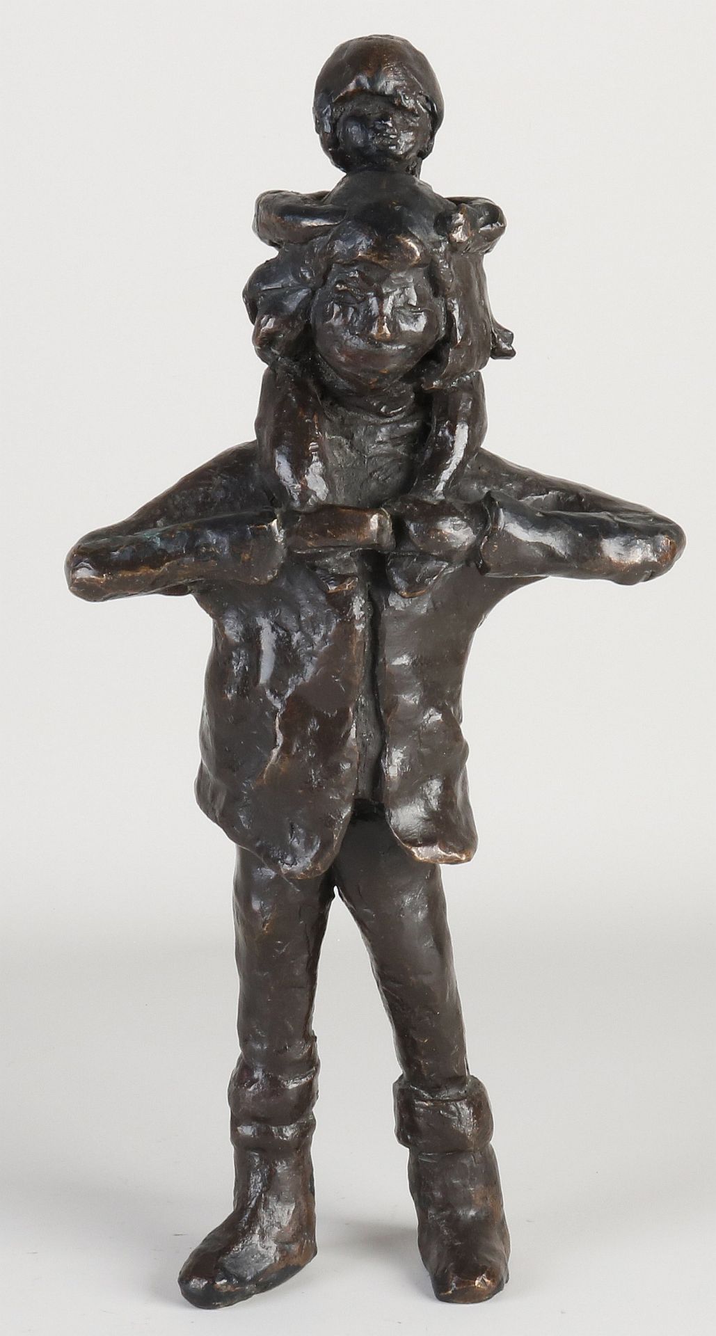 Solid bronze statue, Mother with child