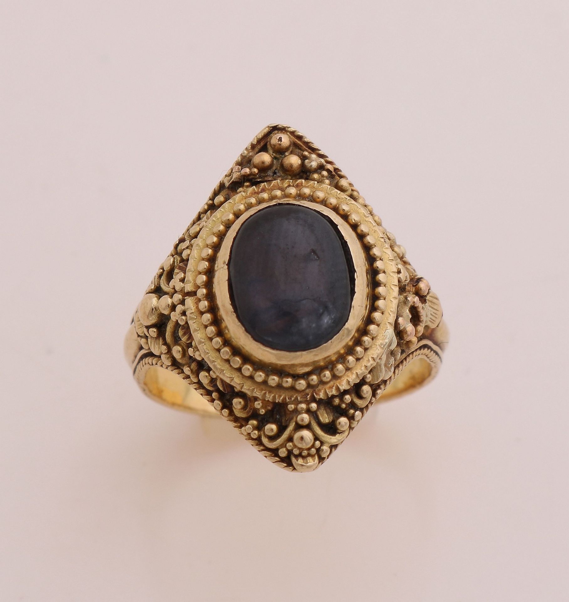 Gold antique ring with sapphire