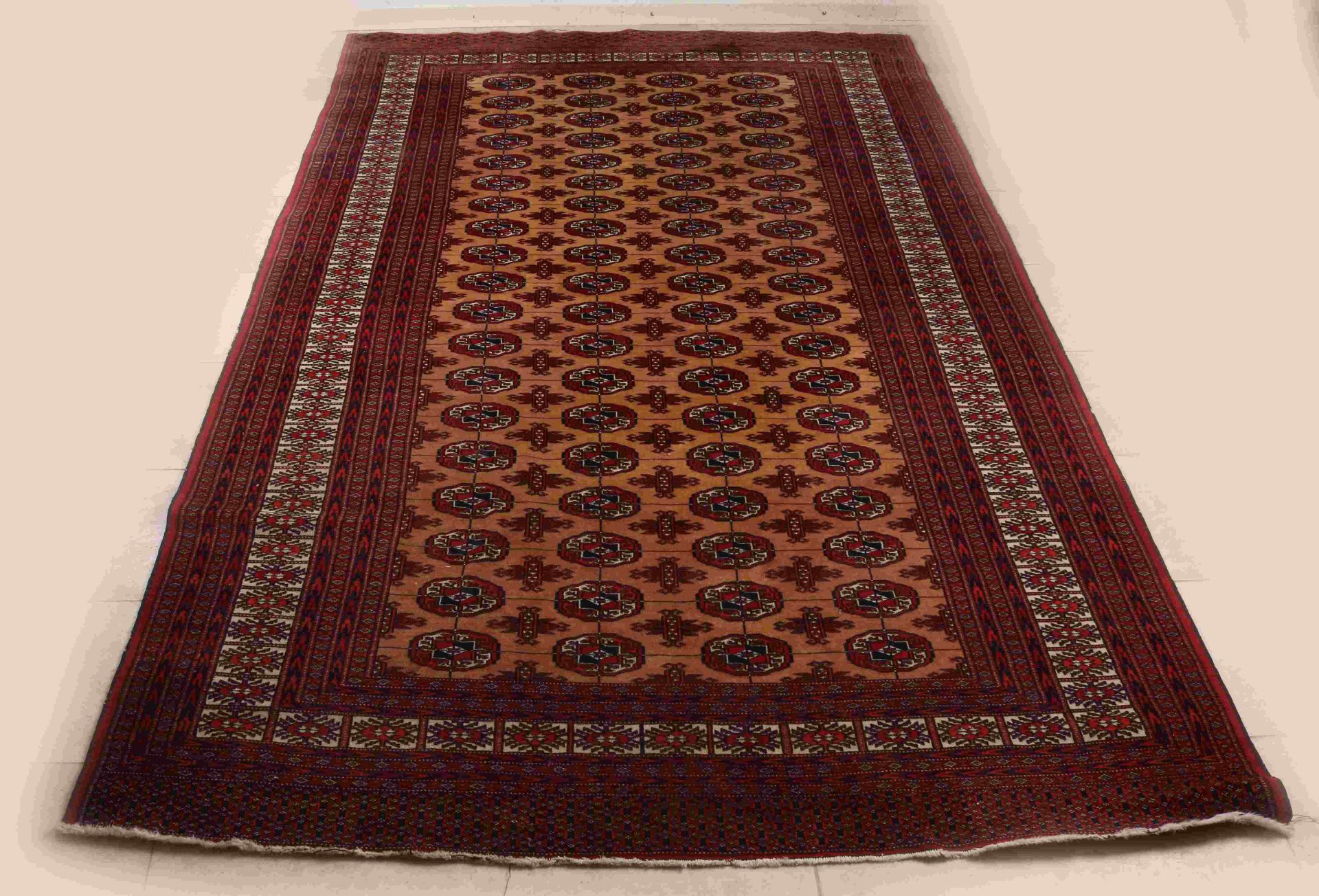 Persian carpet, 159 x 262 cm.