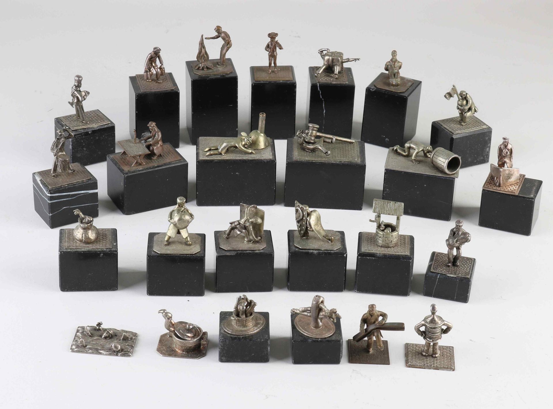 Lot of miniatures (25 pcs.)