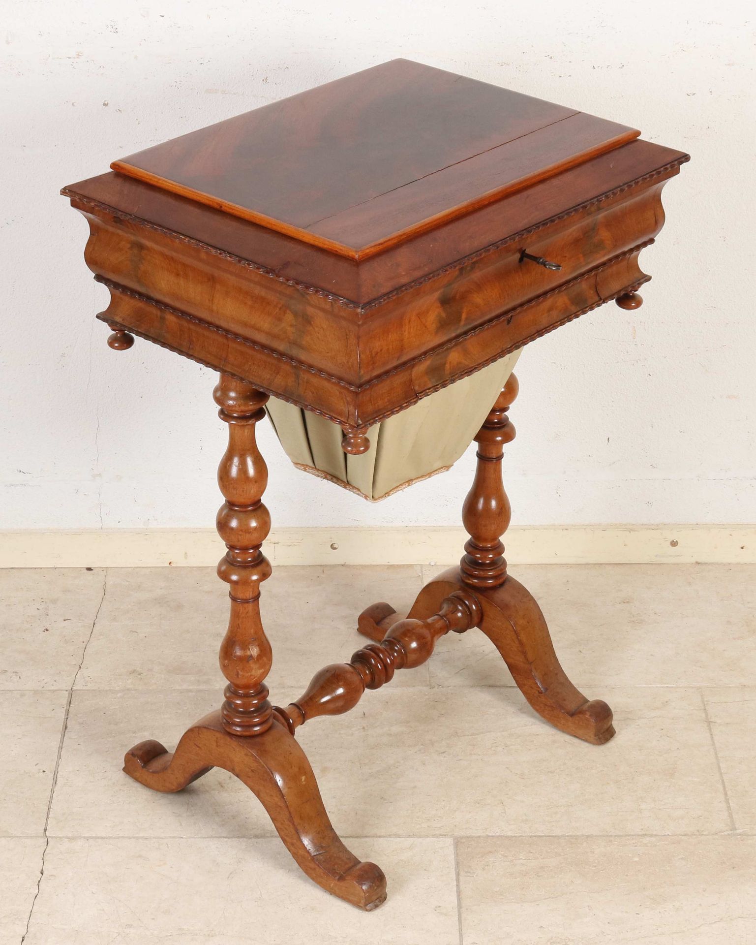 Mahogany sewing table, 1850 - Image 2 of 2