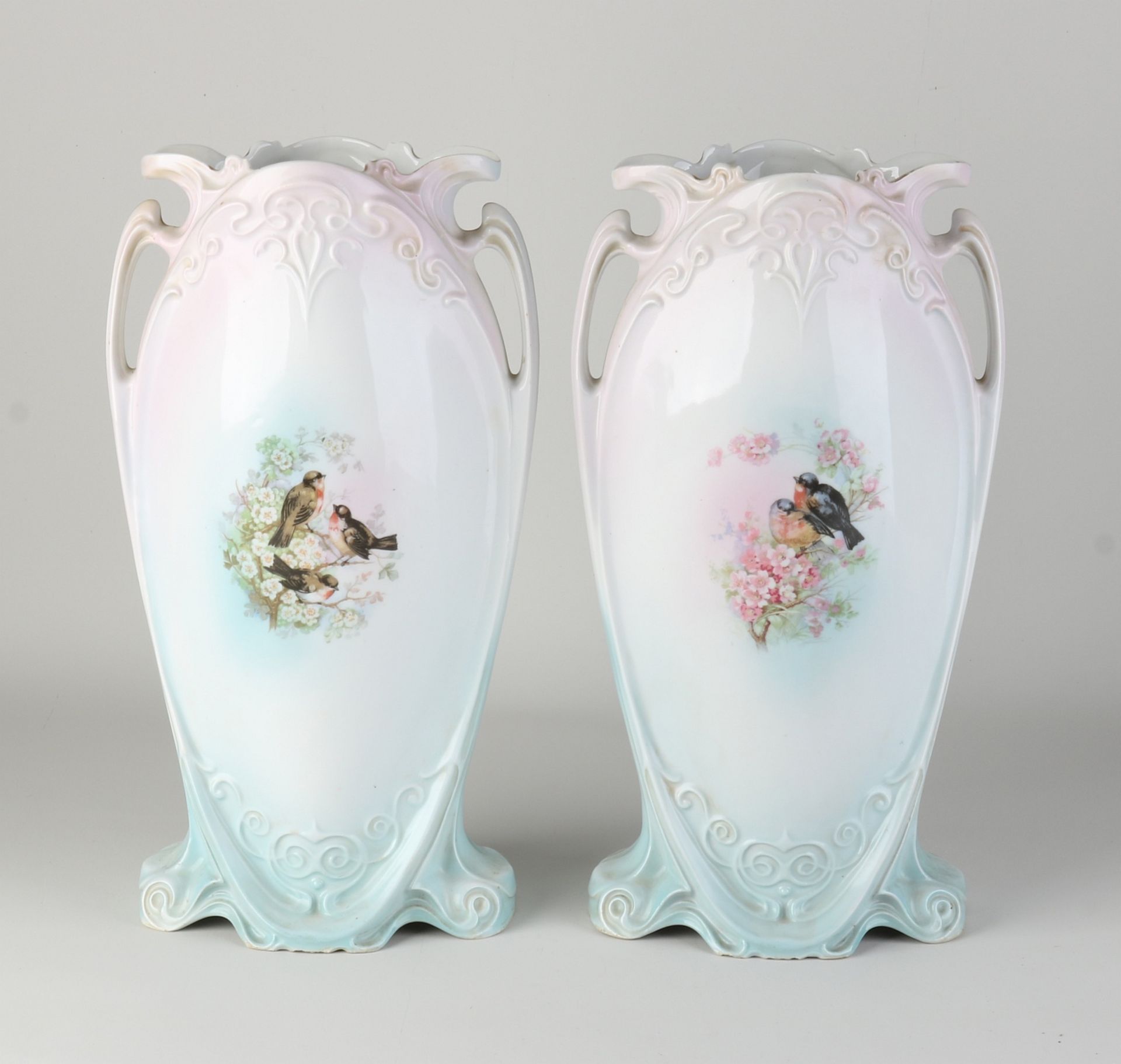 Two porcelain vases - Bild 2 aus 2