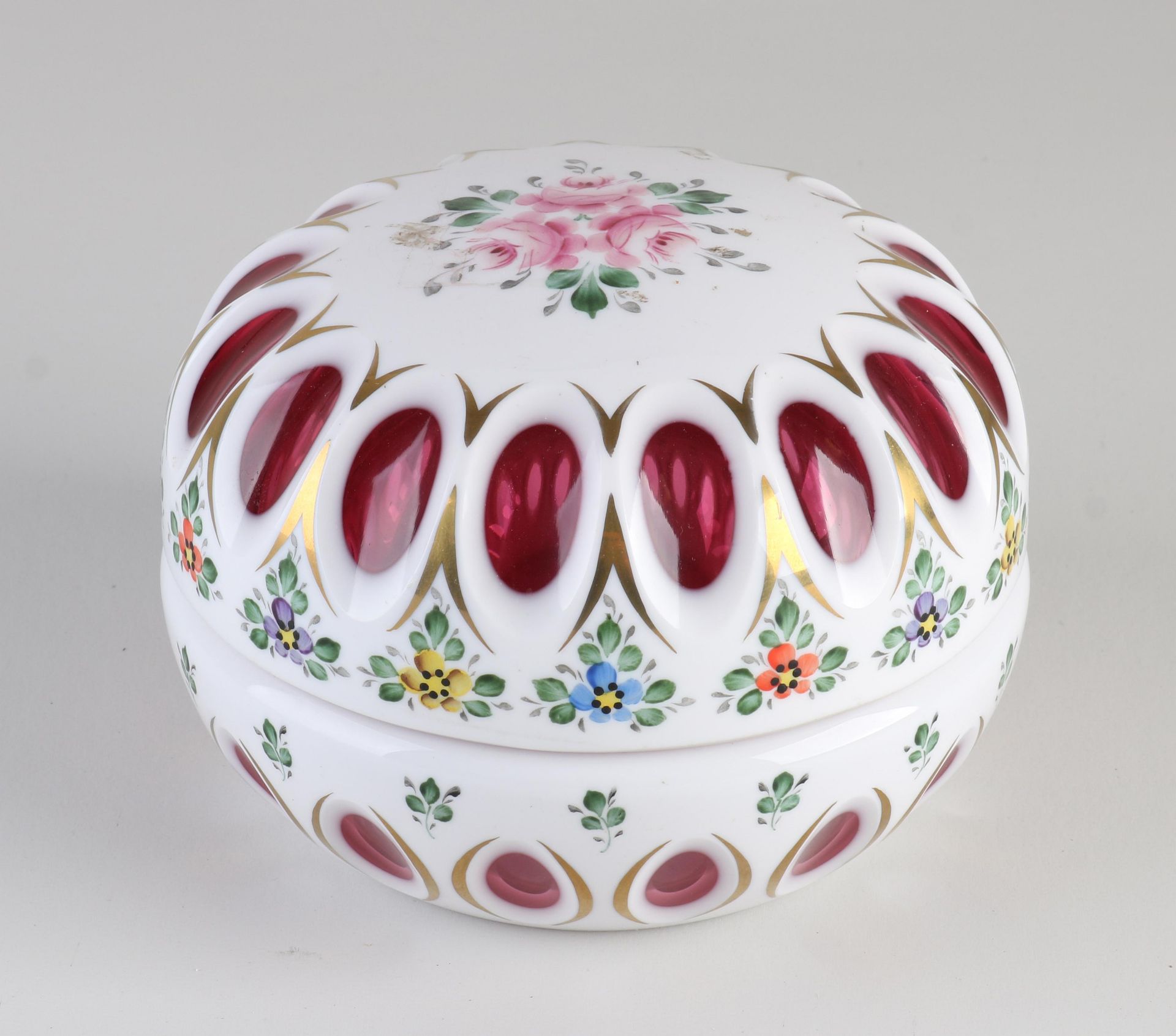 Bohemian crystal lidded box Ø 13.5 cm.