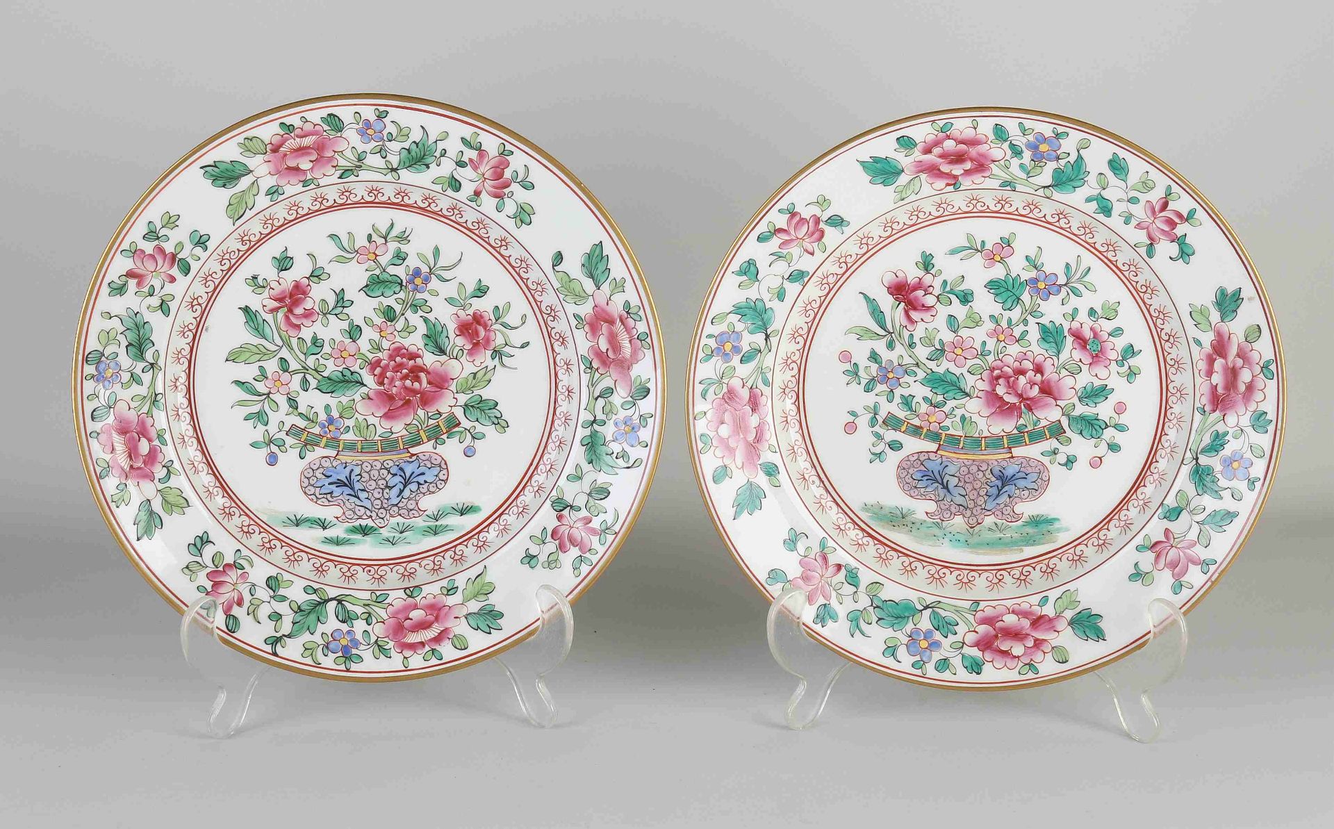 Two Chinese plates Ø 23 cm.