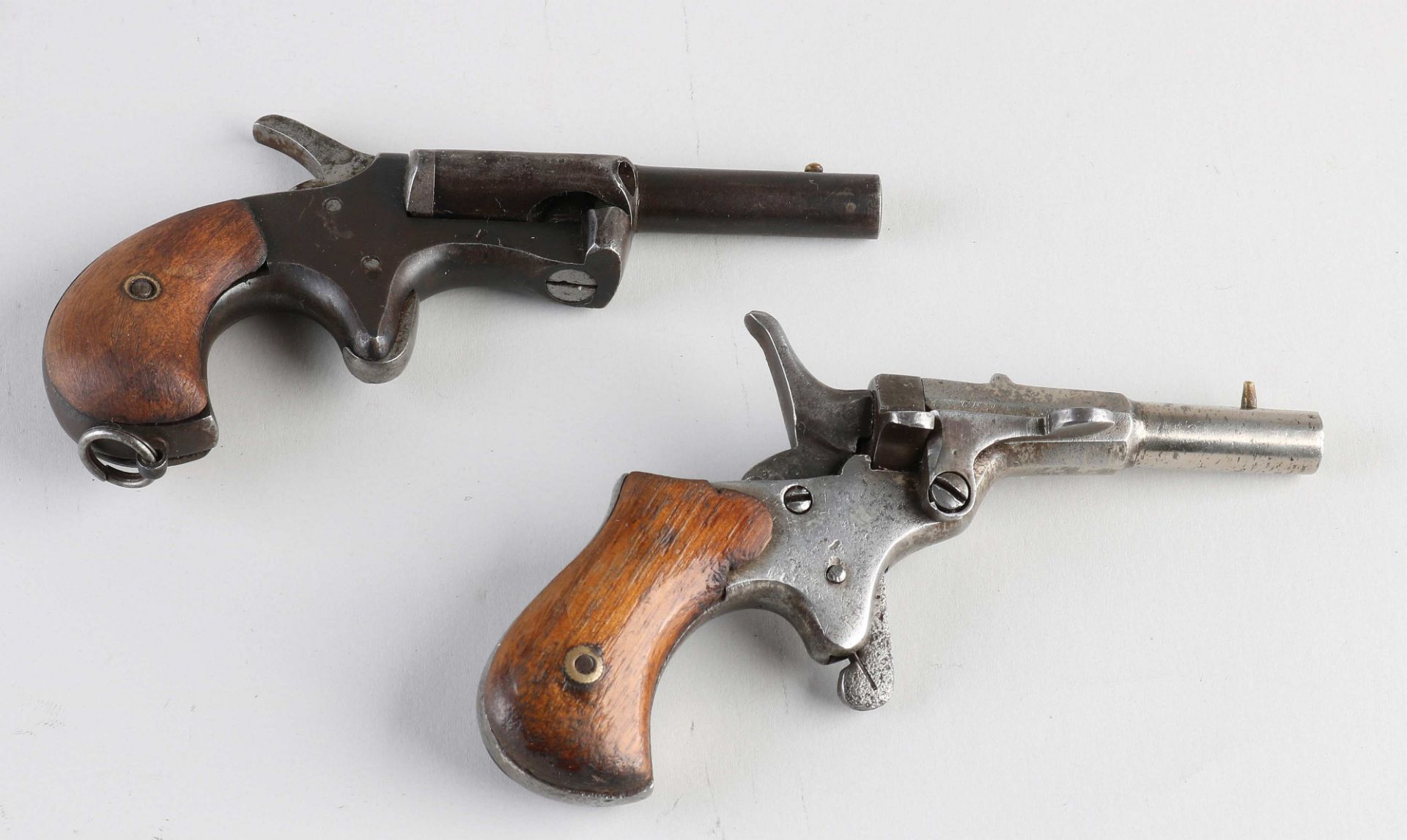 2x Antique garter pistols, L 12 cm.