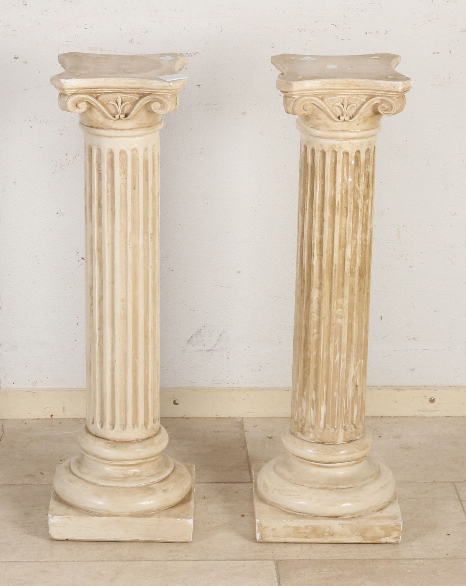 2x Plaster pedestal