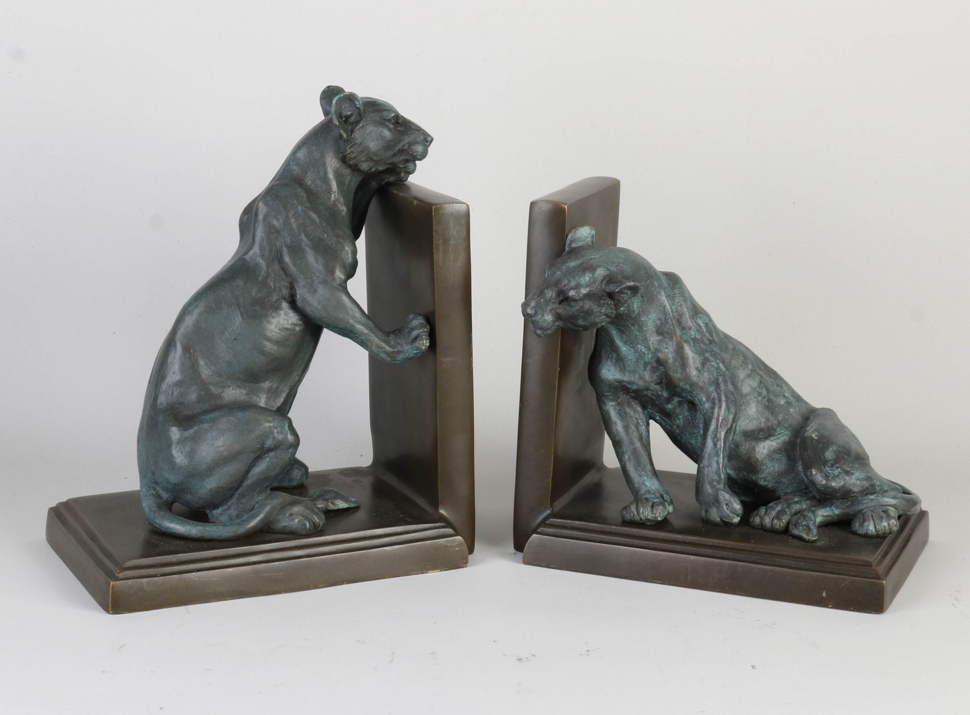 Set of bookends