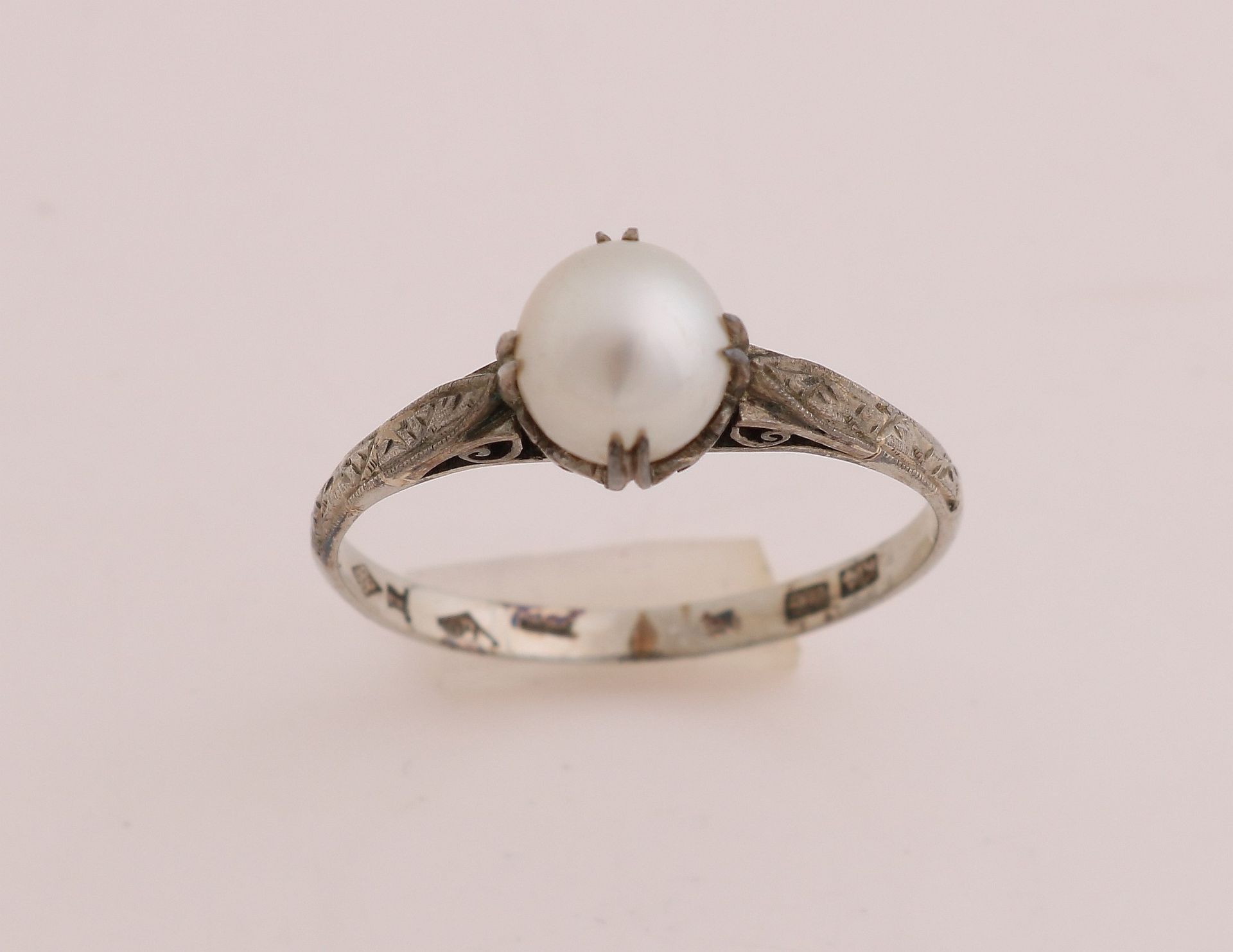 White gold ring with pearl