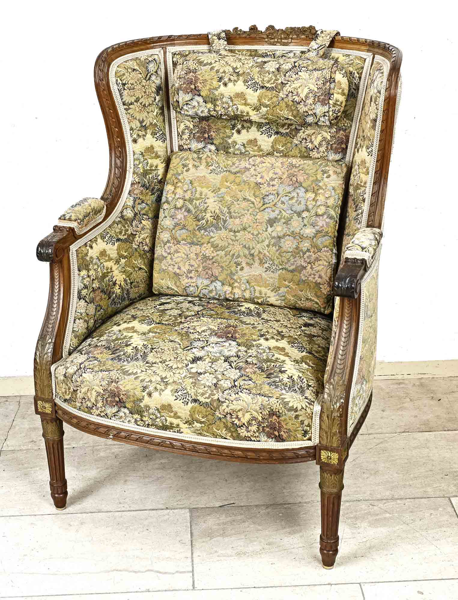 Pander armchair