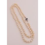 Pearl necklace with white gold lock