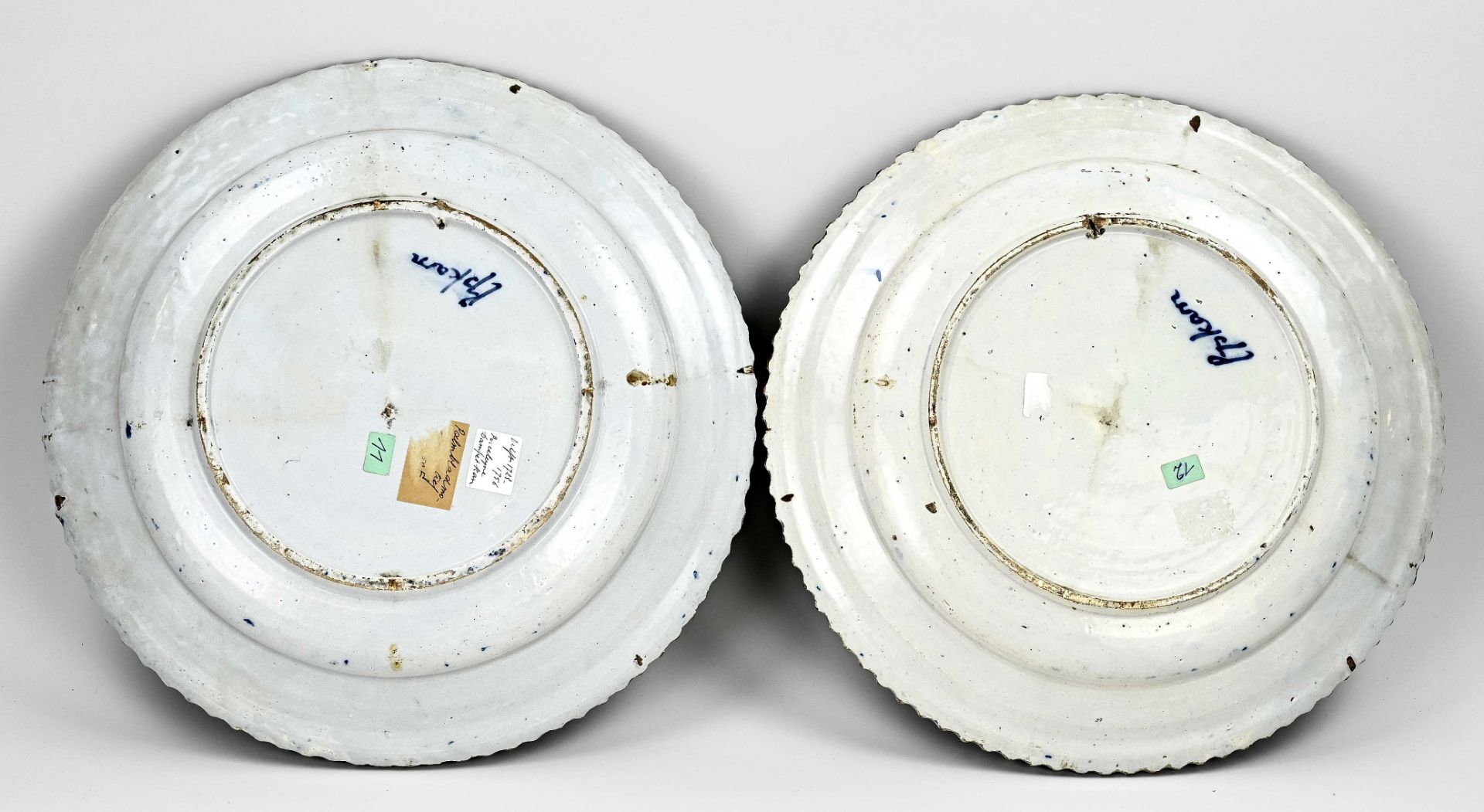 Two 18th century Delft Fayence plates Ø 34.5 cm. - Image 2 of 2