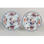 Two 18th century Chinese Imari plates, Ø 22.7 cm.