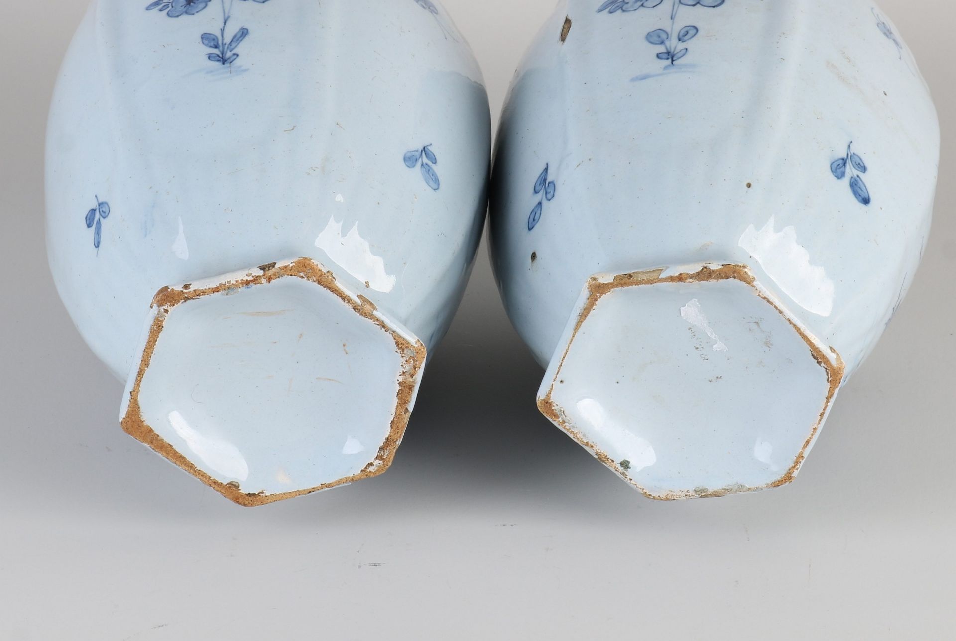 Two 18th century Delft vases, H 21 cm. - Image 3 of 3