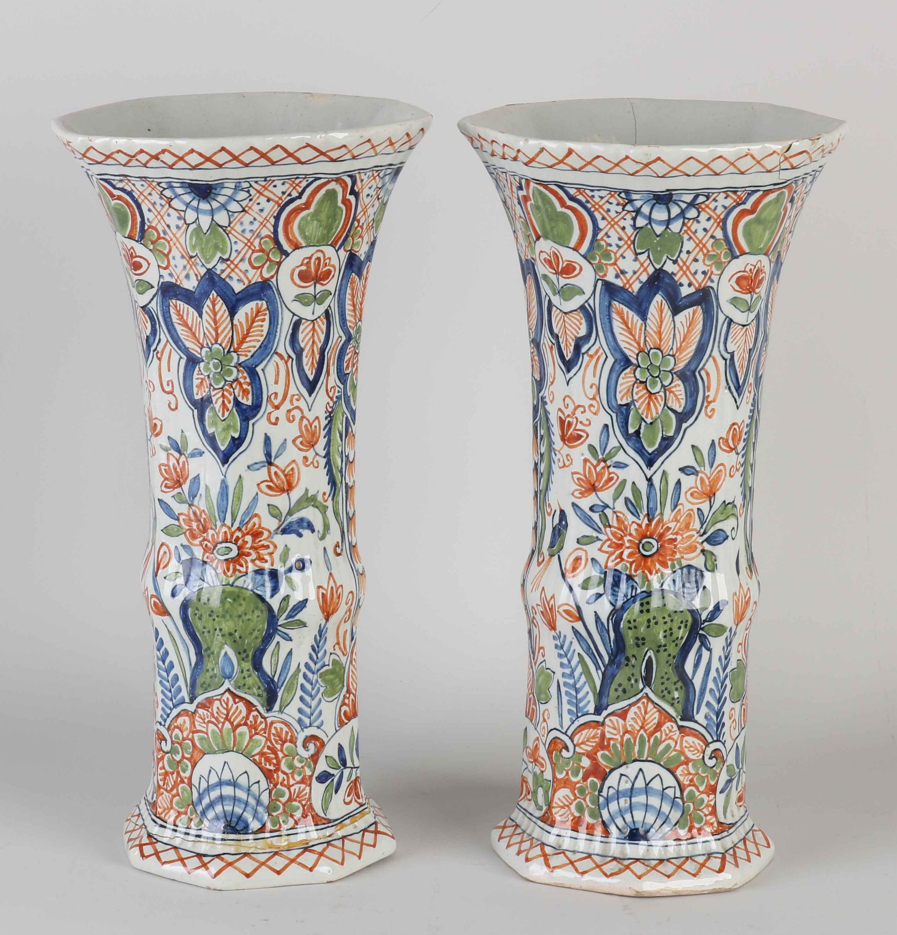Set of two vases
