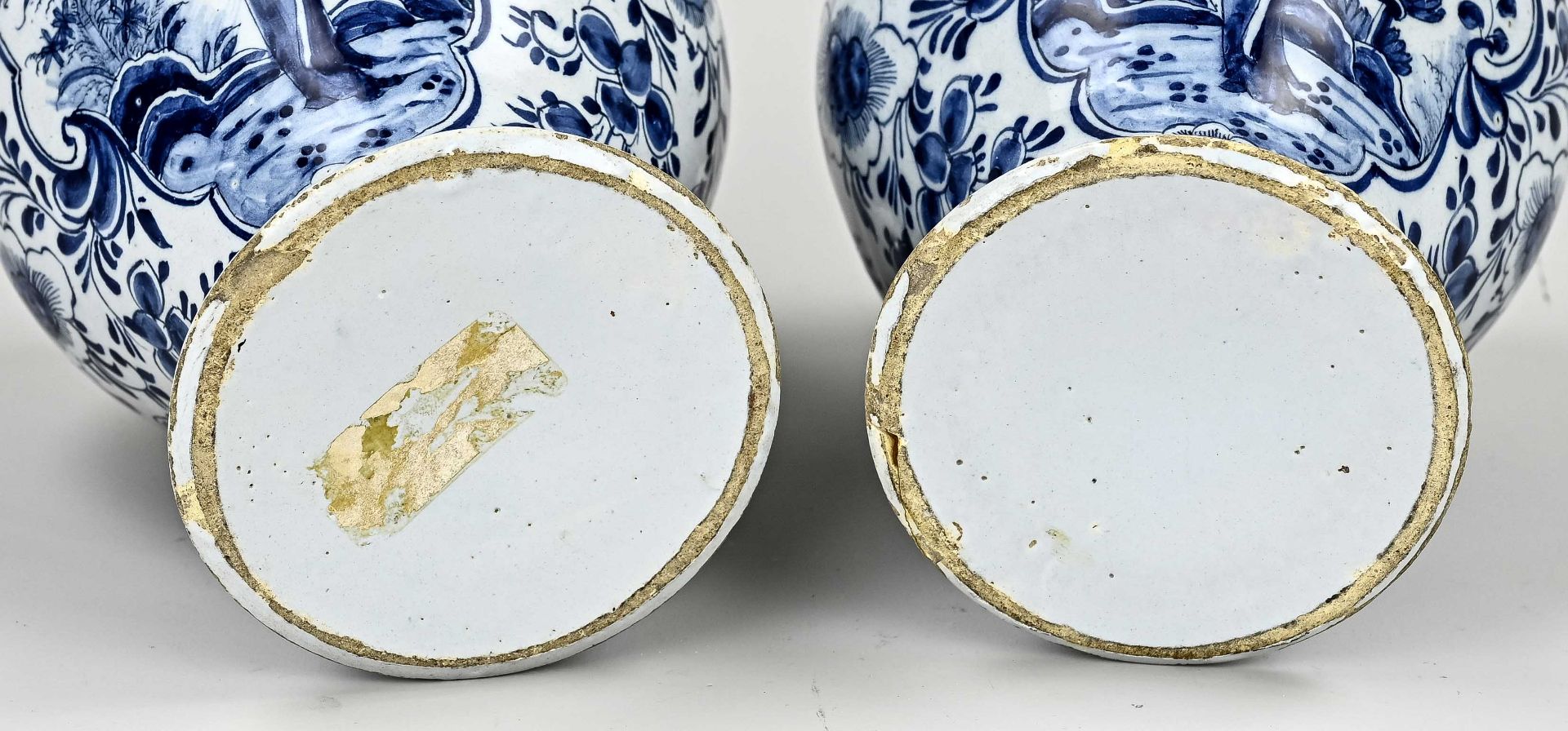 Two 18th century Delft vases, H 22 cm. - Image 2 of 2