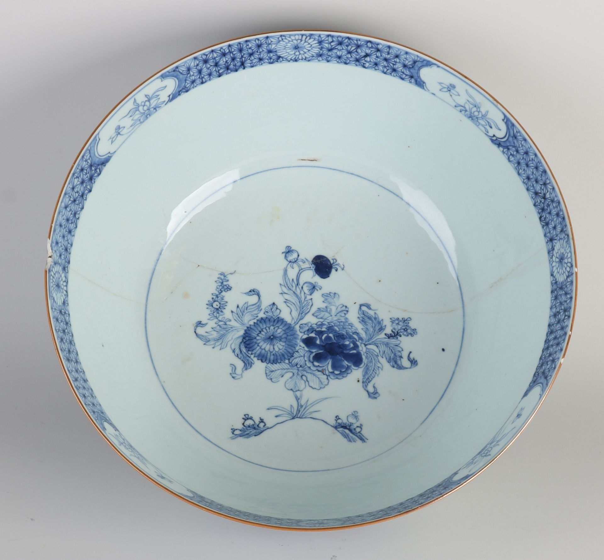 Large 18th century Chinese bowl Ø 33 cm. - Image 2 of 3