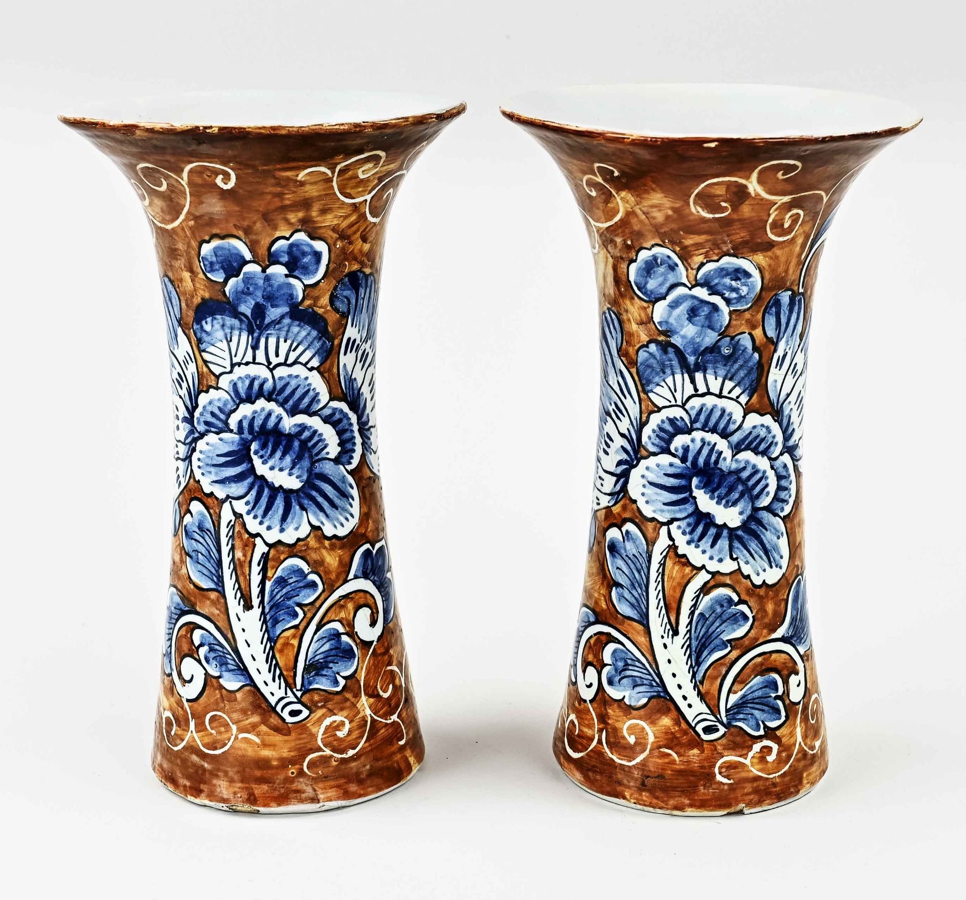 Two 18th century Delft vases, H 22 cm.